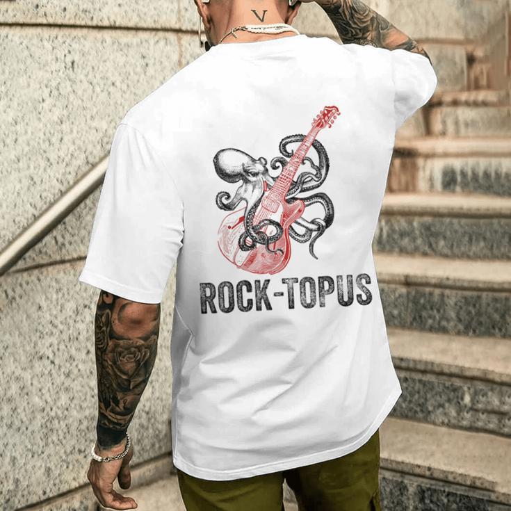 レトロ オクトパス クラーケン ギターを弾く Rock-Topus ギタリスト メンズTシャツ バックプリント 彼への贈り物