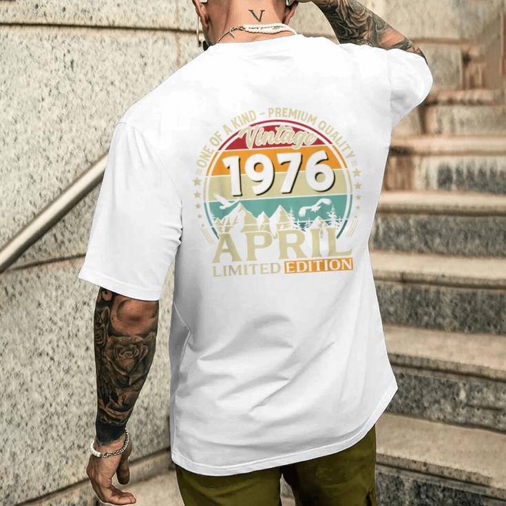ヴィンテージカー 1976 年4月 50 歳の誕生日 1976 年のクラシックカー メンズTシャツ バックプリント 彼への贈り物