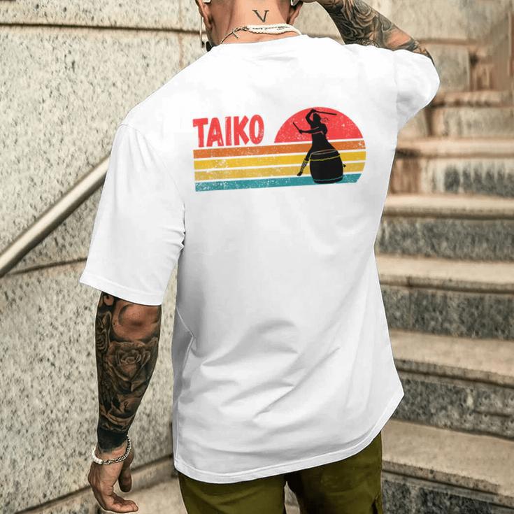 ヴィンテージサンセット太鼓ドラマー メンズTシャツ バックプリント 彼への贈り物