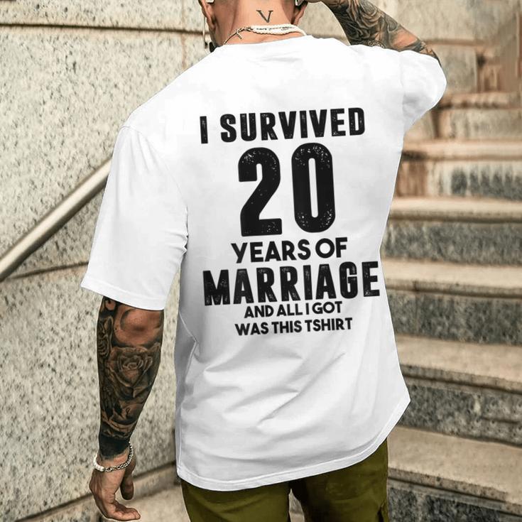 結婚20周年記念 カップル 妻 夫 裏面 メンズTシャツ バックプリント 彼への贈り物