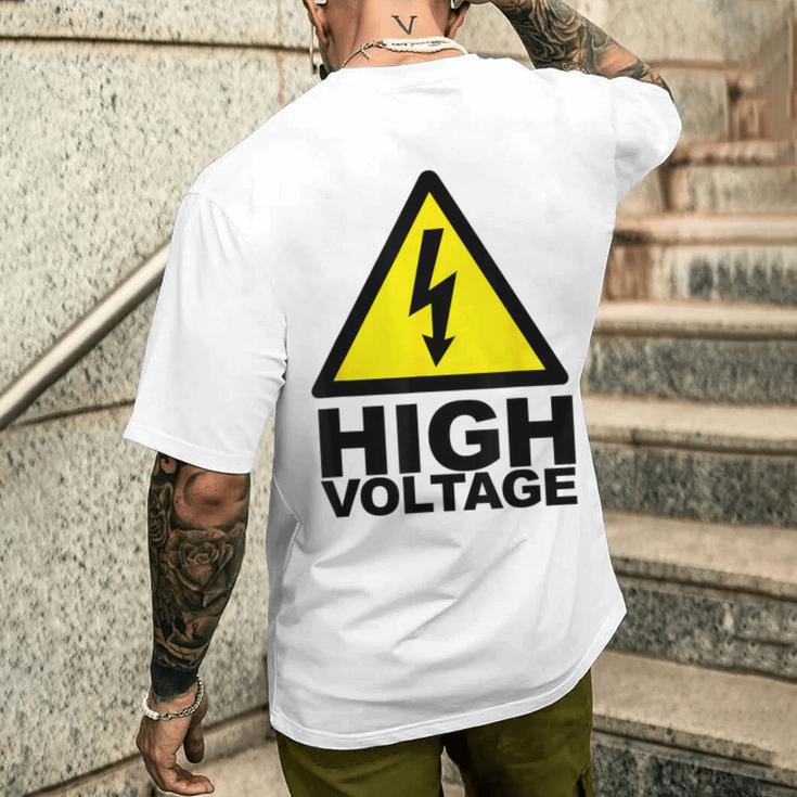 電気技師 高電圧 メンズTシャツ バックプリント 彼への贈り物
