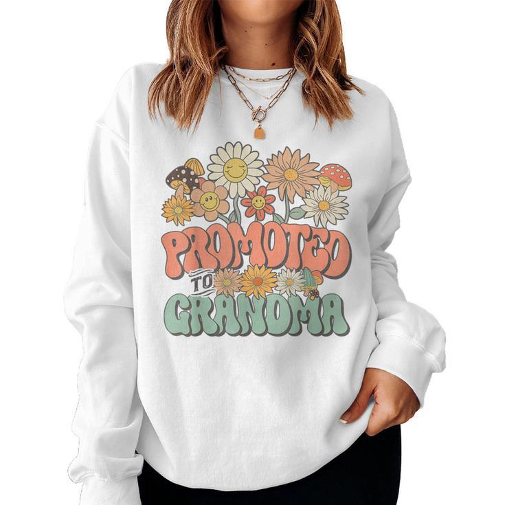 Promoted To Grandma Expecting Baby Daisy Groovy Wildflower レディーススウェットシャツ