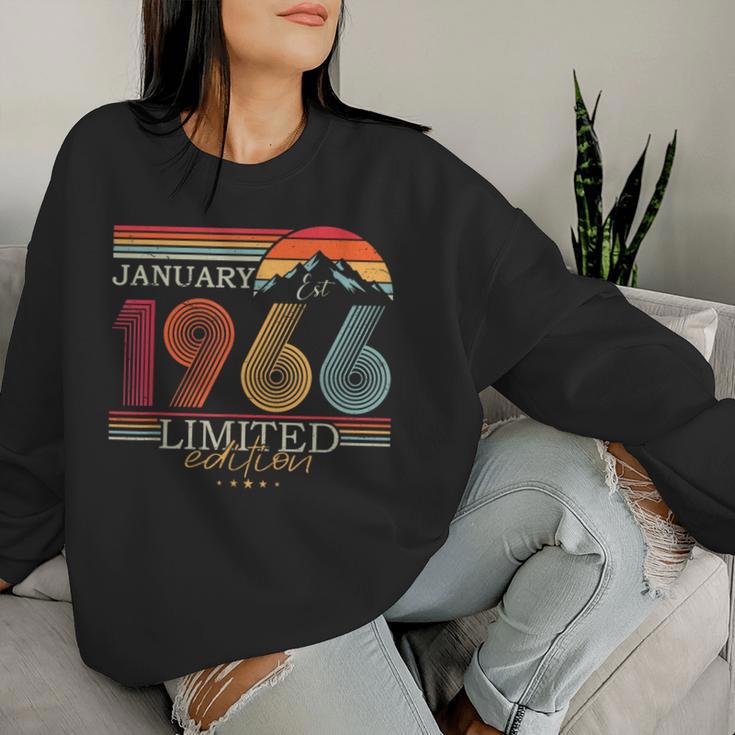 1966年1月生まれ 還暦祝い 60歳 誕生日 ヴィンテージ レトロ 1966 ギフト 男性 女性 レディーススウェットシャツ 彼女への贈り物