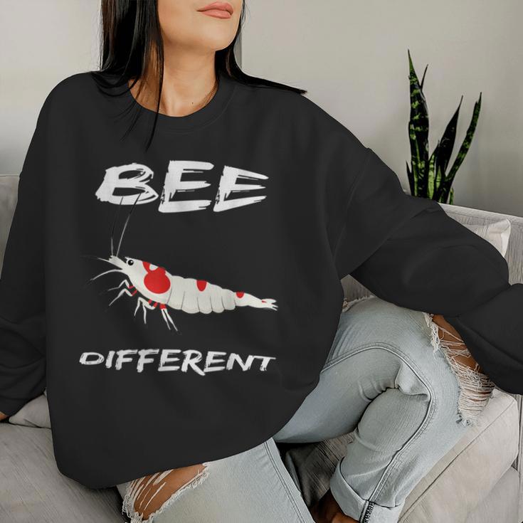 Bee Different Redbee アクアリストへのプレゼント シュリンプ レディーススウェットシャツ 彼女への贈り物