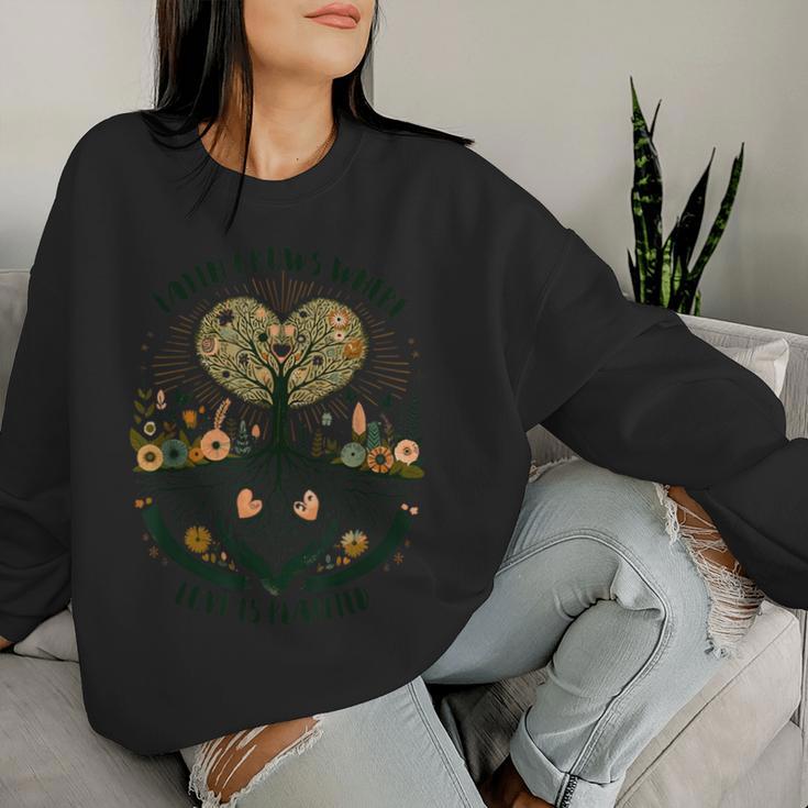 Faith Grows Where Love Is Planted キリスト教の言葉 レディーススウェットシャツ 彼女への贈り物