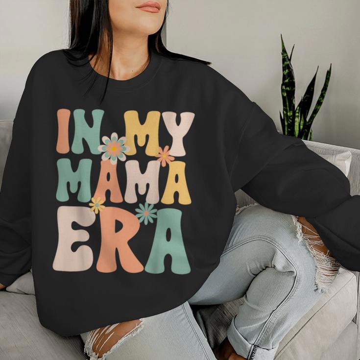 Groovy Retro In My Mom Era シャツ 母の日 母の生活 レディーススウェットシャツ 彼女への贈り物