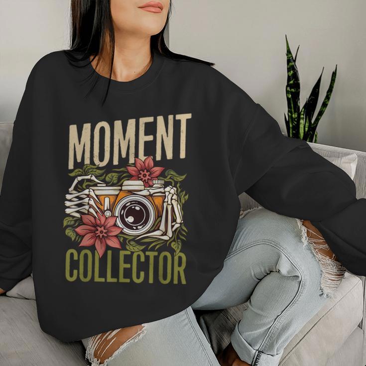 Moment Collector カメラマン カメラ メンズ レディース 写真 レディーススウェットシャツ 彼女への贈り物