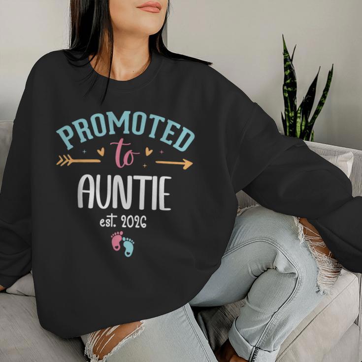Promoted To Auntie 2026 First Time Aunt Est 2026 Aunty To Be レディーススウェットシャツ 彼女への贈り物