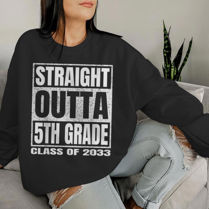 Straight Outta 5Th Gradechool Graduation Class Of 2033 レディーススウェットシャツ 彼女への贈り物