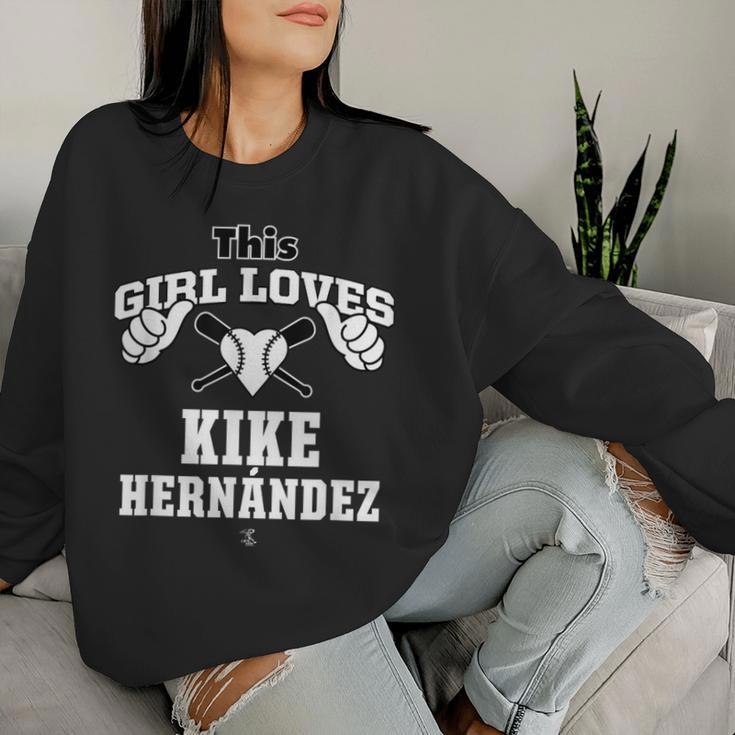 キケ・ヘルナンデス This Girl Loves Gameday レディーススウェットシャツ 彼女への贈り物