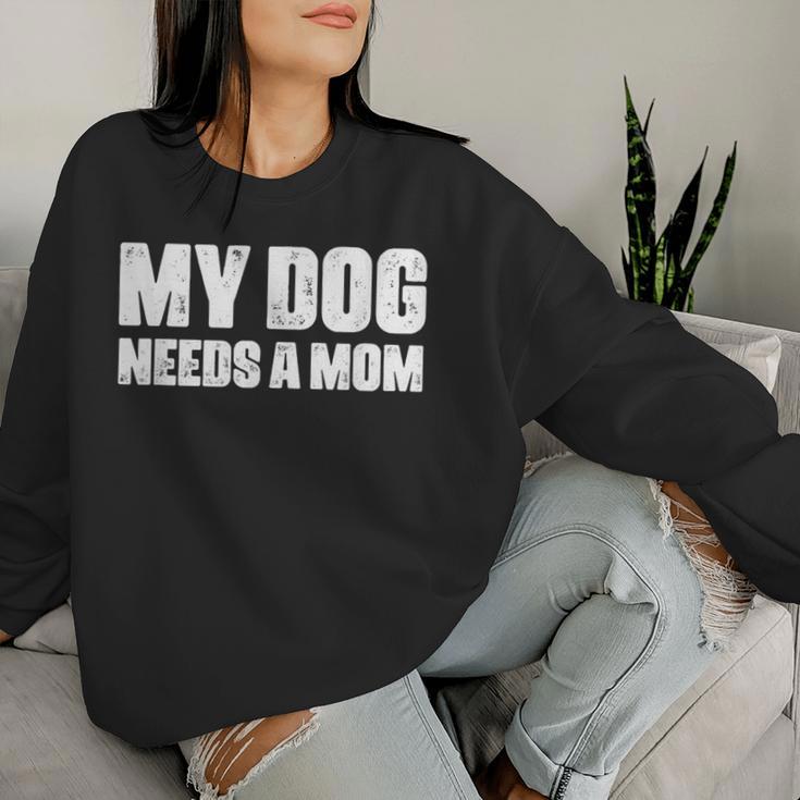シングルファーザー 犬 お父さん 面白い My Dog Needs A Mom レディーススウェットシャツ 彼女への贈り物