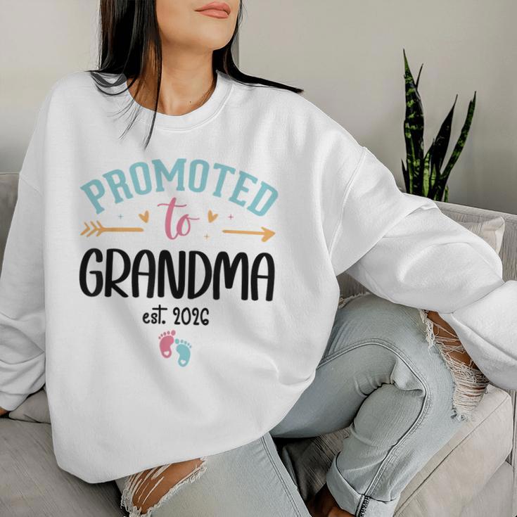 Promoted To Grandma Est 2026 Nana First Time Grandmother '26 レディーススウェットシャツ 彼女への贈り物
