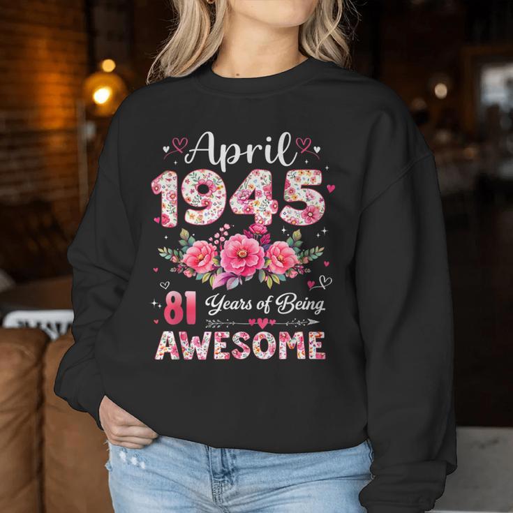 81歳 1945年4月 花柄 81歳 誕生日 男性 女性 レディーススウェットシャツ 面白い贈り物