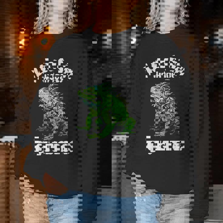 Just A Girl Who Loves イグアナ レディーススウェットシャツ 面白い贈り物