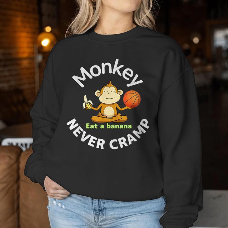Monkey Never Cramp Eat A Banana Basketball レディーススウェットシャツ 面白い贈り物