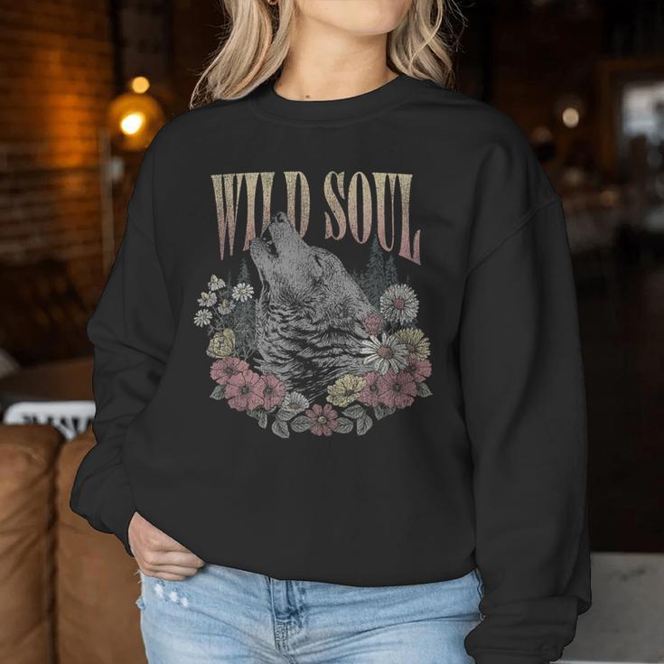 Wildoul Howling Wolf Among Flowers And Forest レディーススウェットシャツ 面白い贈り物