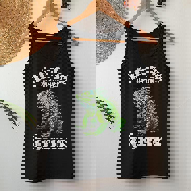 Just A Girl Who Loves イグアナ レディースタンクトップ 面白い贈り物