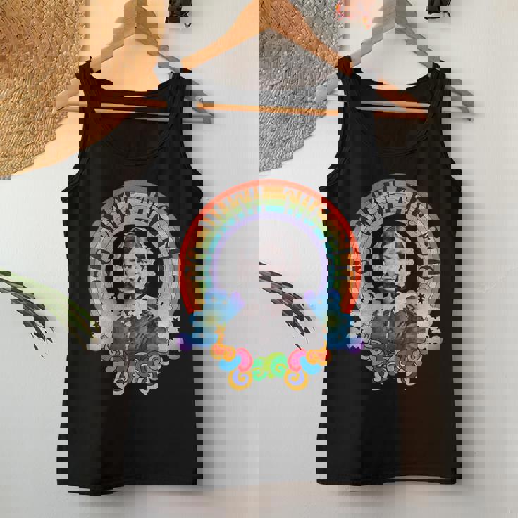 フローレンス・ナイチンゲール Groovy Nurse Go With Flo レトロレインボー レディースタンクトップ 面白い贈り物