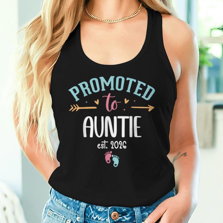 Promoted To Auntie 2026 First Time Aunt Est 2026 Aunty To Be レディースタンクトップ 彼女への贈り物