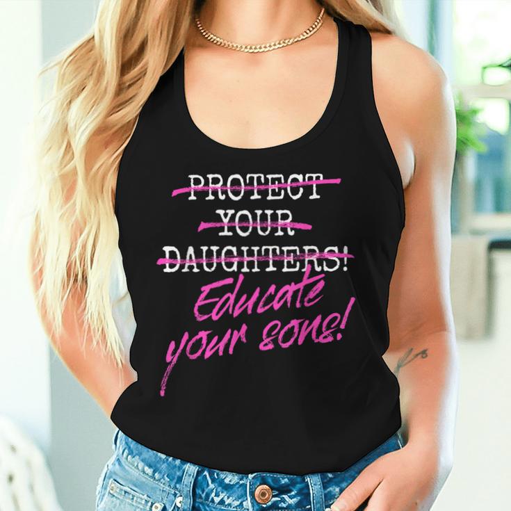 Protect Your Daughters 娘を守るために 息子を教育するために フェミニズムを理解するために レディースタンクトップ 彼女への贈り物