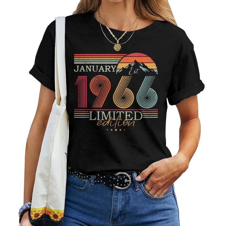 1966年1月生まれ 還暦祝い 60歳 誕生日 ヴィンテージ レトロ 1966 ギフト 男性 女性 レディースTシャツ