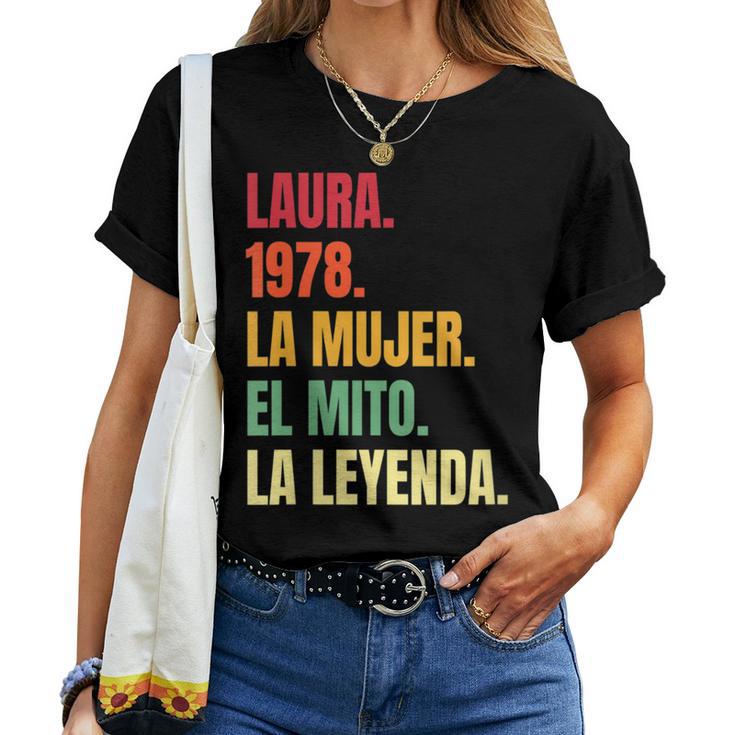 Laura 44 Cumpleaños Regalo Años Divertido Decoración Cuello Camiseta de mujer