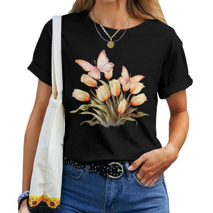 チューリップと蝶の花のデザイン。 レディースTシャツ