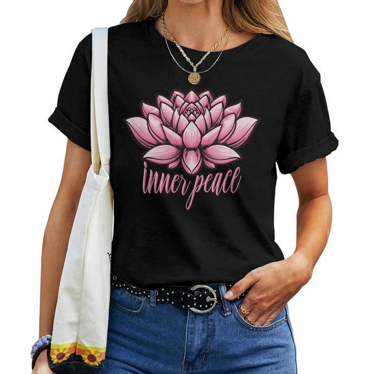 ピンクの蓮の花 曼荼羅 レディースTシャツ