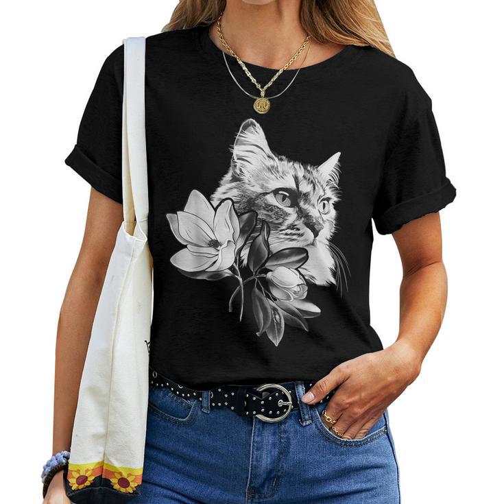 マグノリアの花と美しい猫 レディースTシャツ