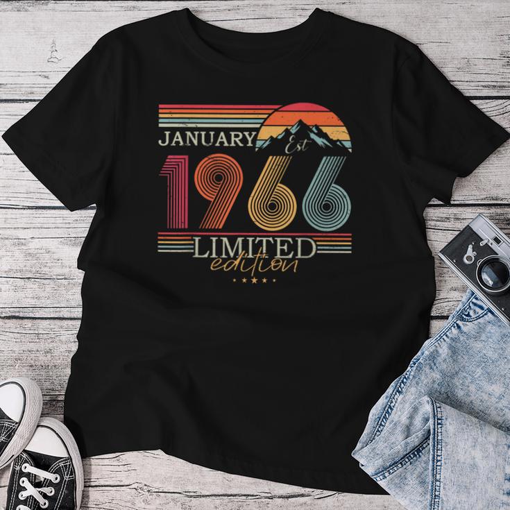 1966年1月生まれ 還暦祝い 60歳 誕生日 ヴィンテージ レトロ 1966 ギフト 男性 女性 レディースTシャツ 面白い贈り物