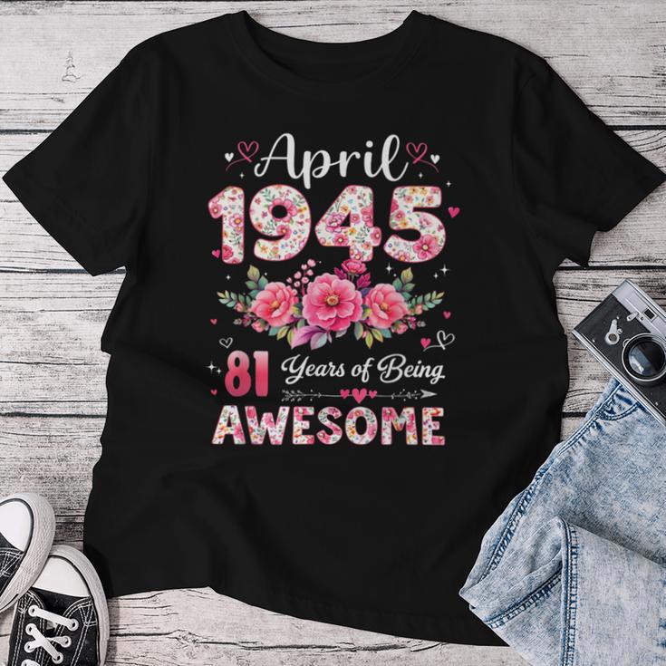 81歳 1945年4月 花柄 81歳 誕生日 男性 女性 レディースTシャツ 面白い贈り物
