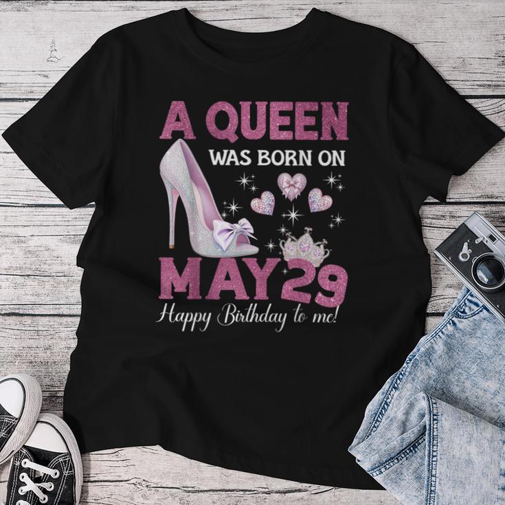 A Queen Was Born On 5月29日 ガーリー 誕生日 クイーン レディースTシャツ 面白い贈り物
