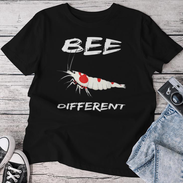 Bee Different Redbee アクアリストへのプレゼント シュリンプ レディースTシャツ 面白い贈り物