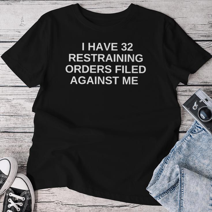 I Have 32 Restraining Orders Filled Against Me Offensiveギフト レディースTシャツ 面白い贈り物