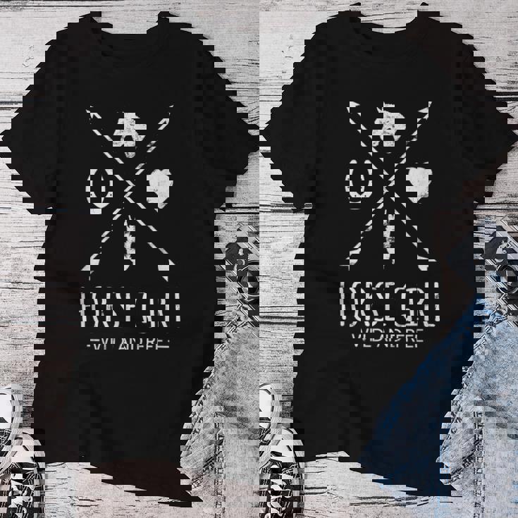 Horse Girl Wild And Free Arrow 馬好き乗馬tシャツ レディースTシャツ 面白い贈り物