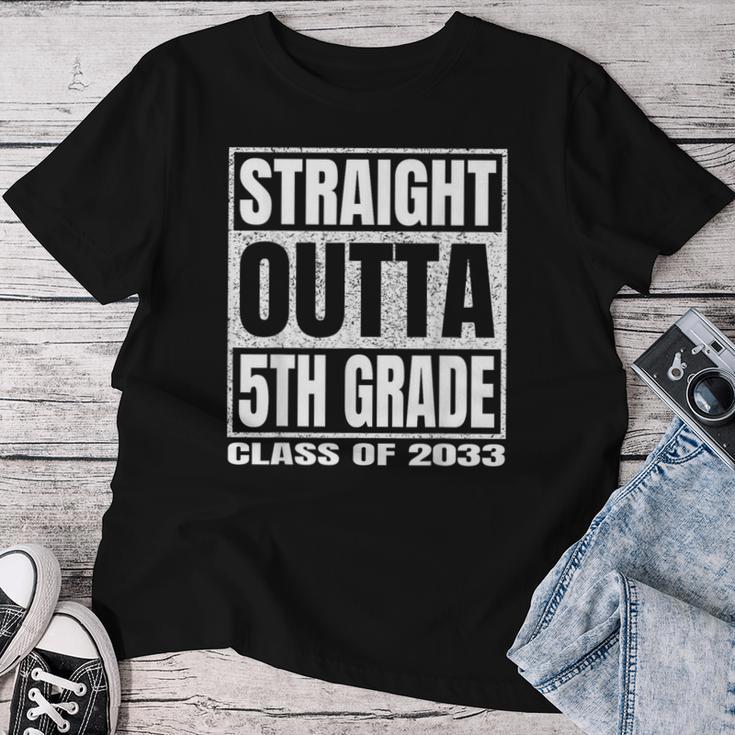 Straight Outta 5Th Gradechool Graduation Class Of 2033 レディースTシャツ 面白い贈り物