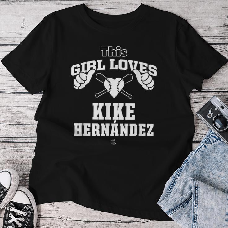 キケ・ヘルナンデス This Girl Loves Gameday レディースTシャツ 面白い贈り物