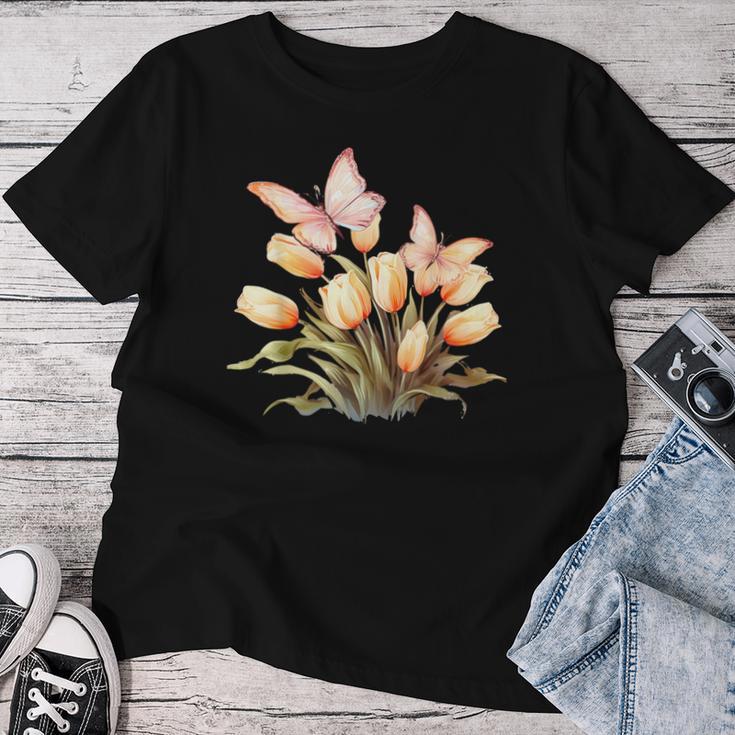 チューリップと蝶の花のデザイン。 レディースTシャツ 面白い贈り物
