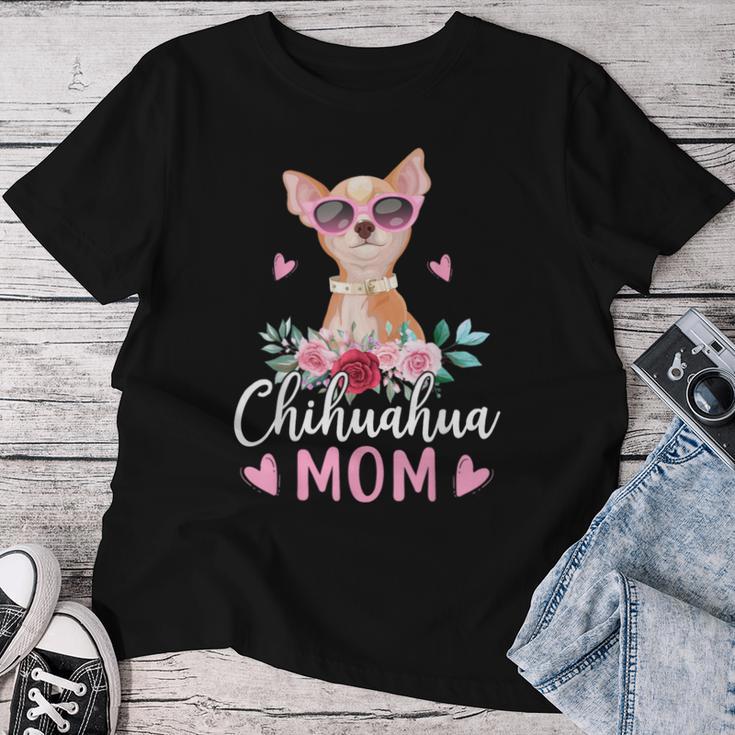 チワワの所有者のためのかわいいチワワのママサングラスの花 レディースTシャツ 面白い贈り物