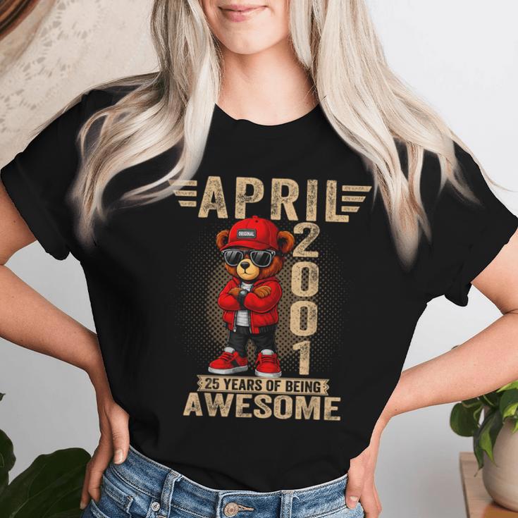 2001年4月25日の誕生日男性と女性の素晴らしいテディベア。 レディースTシャツ 彼女への贈り物