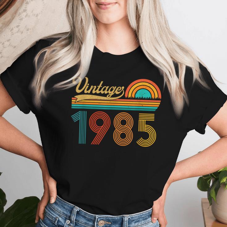 41歳の誕生日プレゼント 41歳 男性 女性 レトロ ヴィンテージ 1985 レディースTシャツ 彼女への贈り物