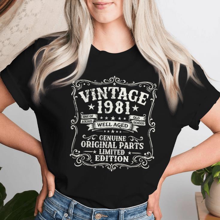 45歳 誕生日 男性女性intage 1981年1981年生まれ レトロデザインブランド レディースTシャツ 彼女への贈り物