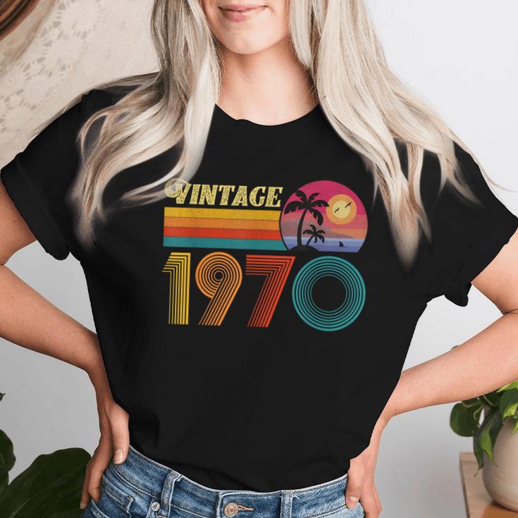 56歳の誕生日プレゼント 56歳 男性 女性 レトロ ヴィンテージ 1970 レディースTシャツ 彼女への贈り物