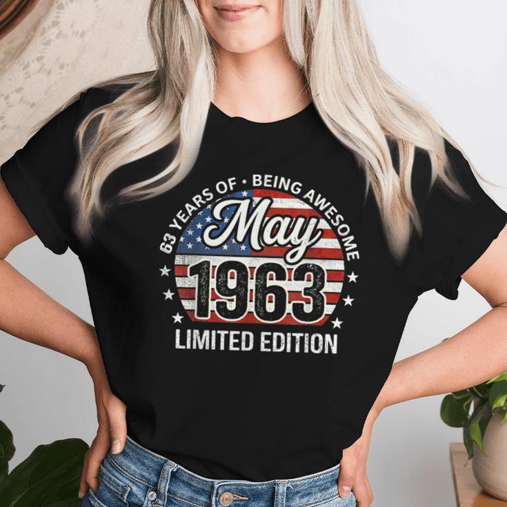 5月63歳の誕生日 男性 女性 1963年 素晴らしいアメリカ国旗 レディースTシャツ 彼女への贈り物