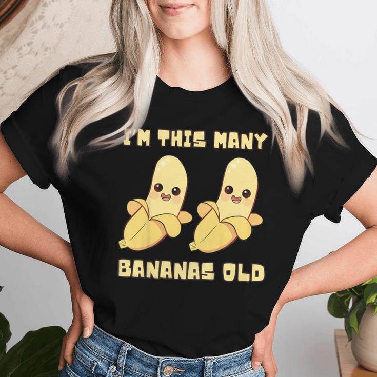 I'm This Many Bananas Old バナナ 2歳の誕生日 2歳 レディースTシャツ 彼女への贈り物
