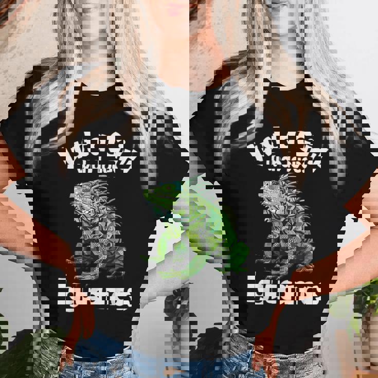 Just A Girl Who Loves イグアナ レディースTシャツ 彼女への贈り物