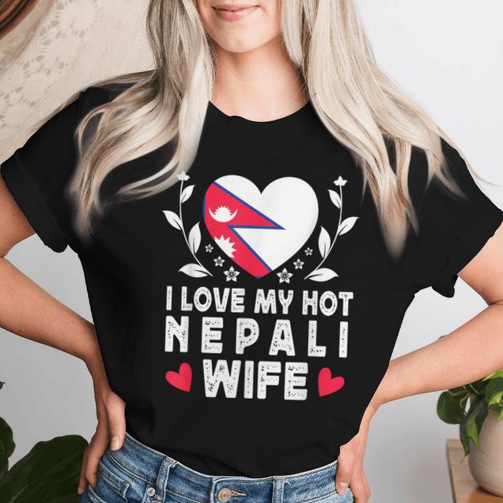 I Love My Hot Nepali Wifepouses Nepal Flag レディースTシャツ 彼女への贈り物