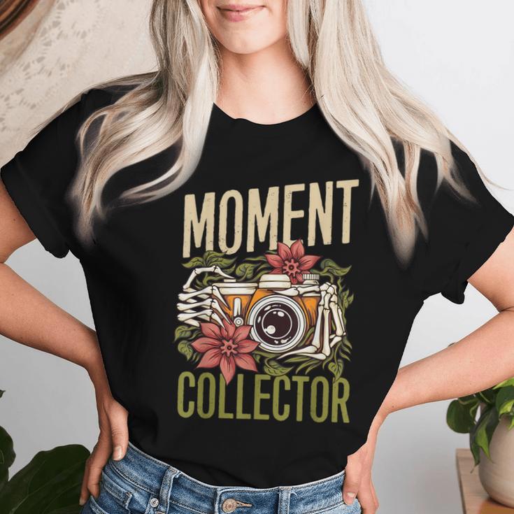 Moment Collector カメラマン カメラ メンズ レディース 写真 レディースTシャツ 彼女への贈り物