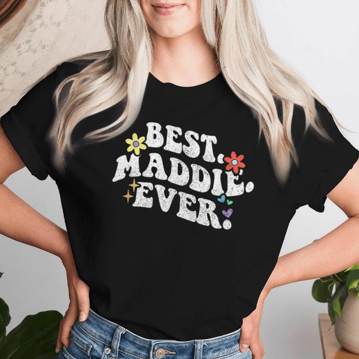Retro Groovy Best Maddie Ever ファーストネーム 母の日 女の子 レディースTシャツ 彼女への贈り物