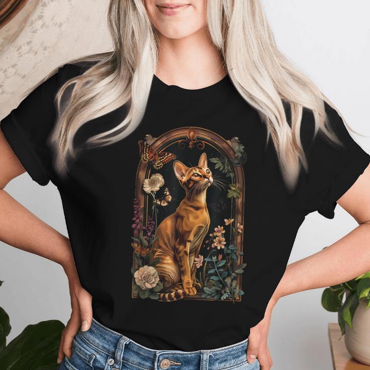 アビシニアン 猫 花 レディースTシャツ 彼女への贈り物